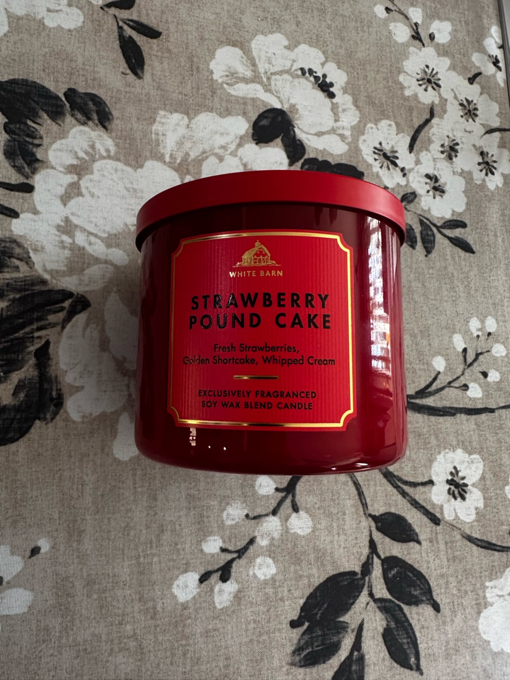 White Barn Strawberry Pound Cake Scented Candle